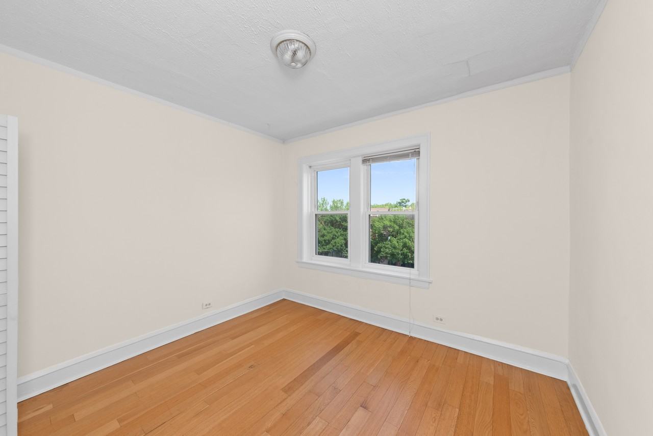 2347 W Fullerton Ave #2 - Photo 3 of 9