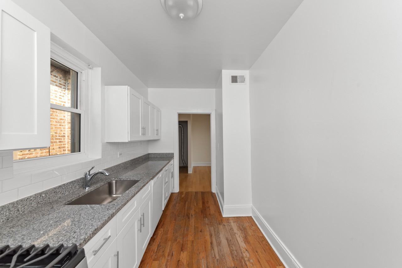 2347 W Fullerton Ave #2 - Photo 5 of 9