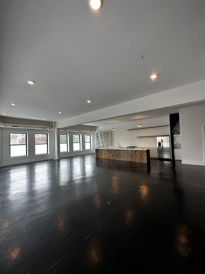 2500 W Chicago Ave #2E - Photo 2 of 12