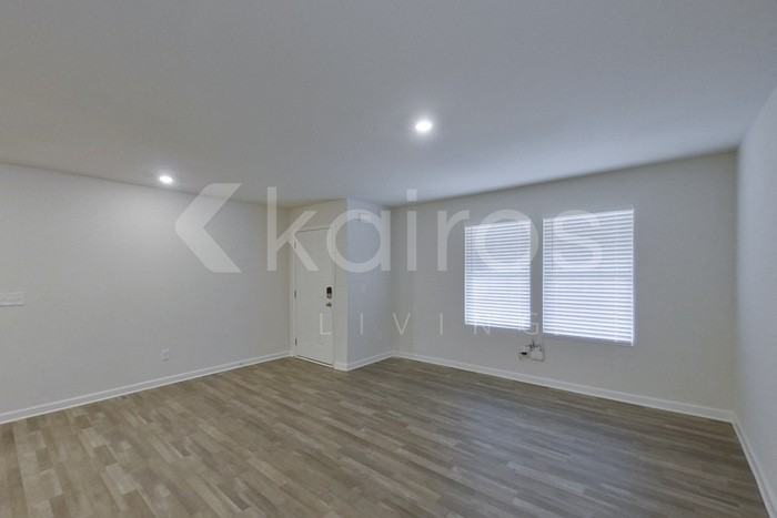 254 York Ln - Photo 4 of 21