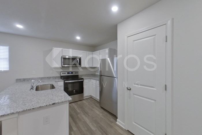 254 York Ln - Photo 7 of 21