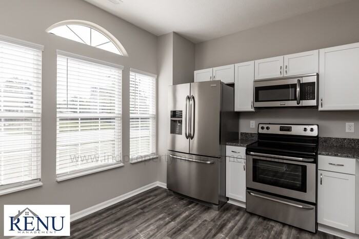 2710 Lucas Dr - Photo 2 of 23