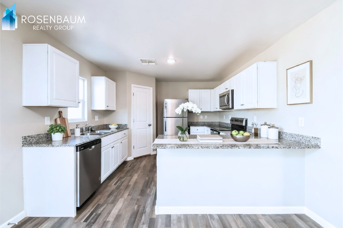 8764 W Reventon Dr - Photo 2 of 11