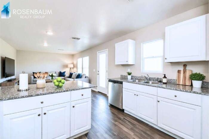 8764 W Reventon Dr - Photo 4 of 11