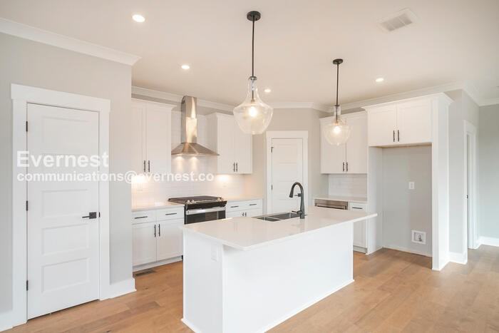 1612 23rd Ave N - Photo 4 of 19