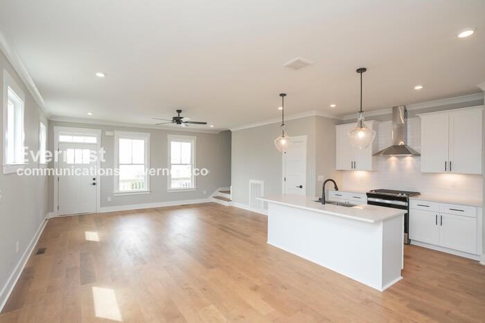 1612 23rd Ave N - Photo 5 of 19