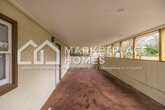 955 Putnam St - Photo 4 of 26