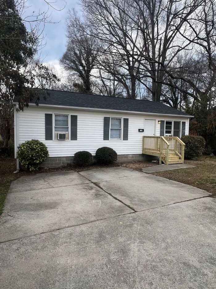 1116 Martin St - Photo 3 of 16