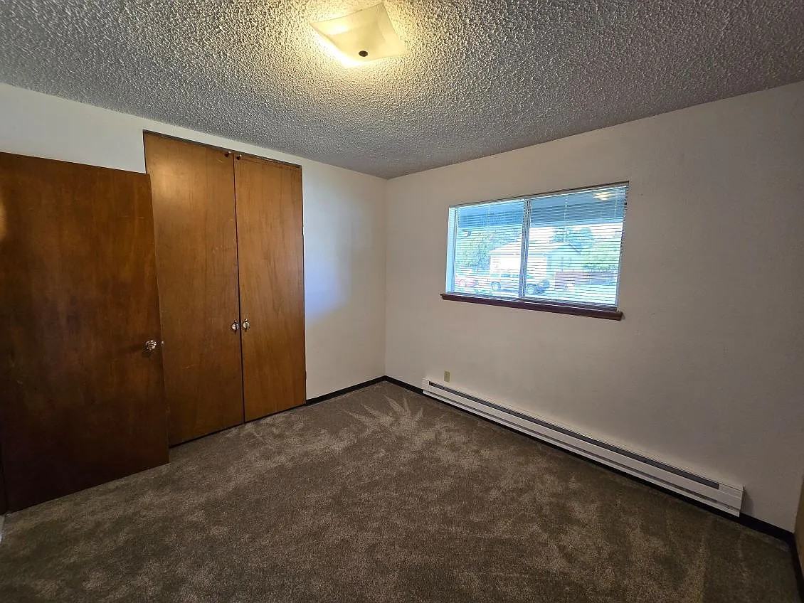 3218 South 43rd Street - Photo 6 of 9