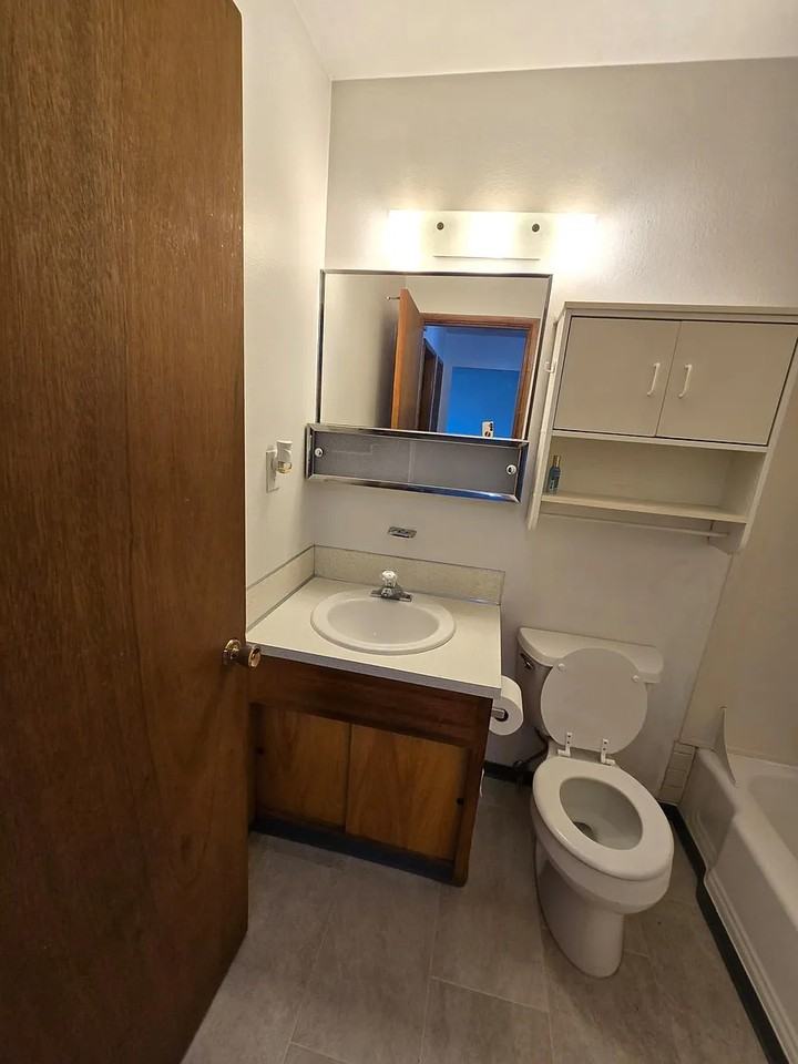 3218 South 43rd Street - Photo 7 of 9