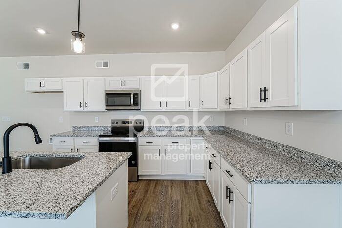 1332 12th St - Photo 5 of 18