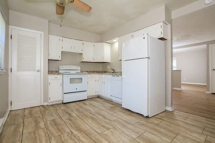 9154 Zoellner Dr - Photo 7 of 16