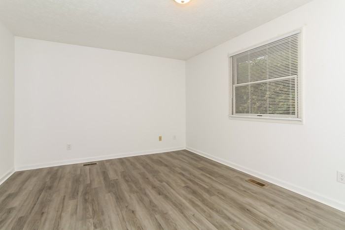 273 Lindy Dr - Photo 5 of 9