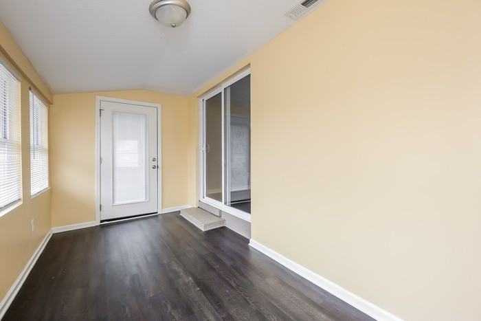 122 Apollo Ave - Photo 5 of 11