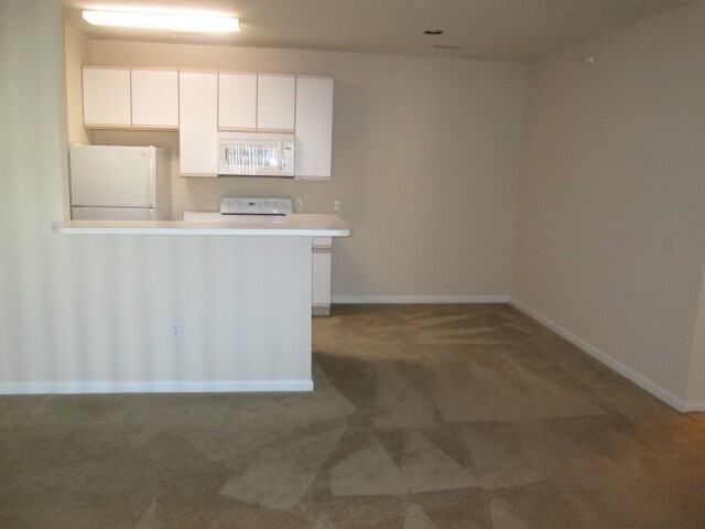 14465 Sprague Ct #303 - Photo 4 of 10