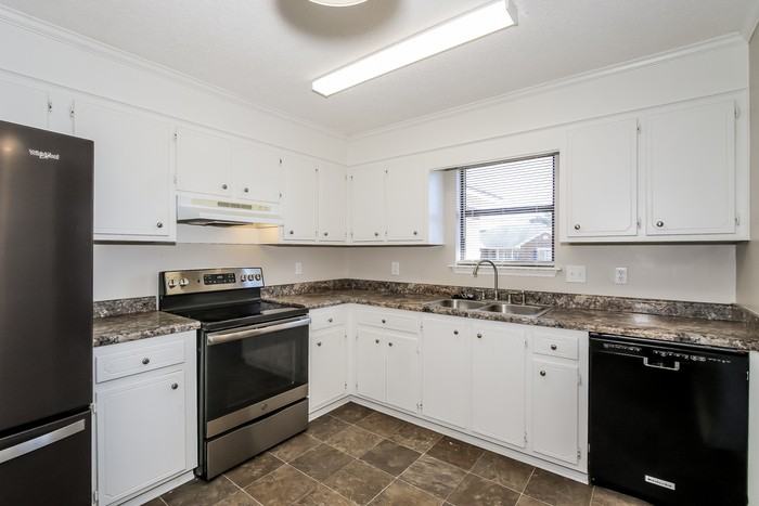 2031 Bassford Dr - Photo 5 of 11