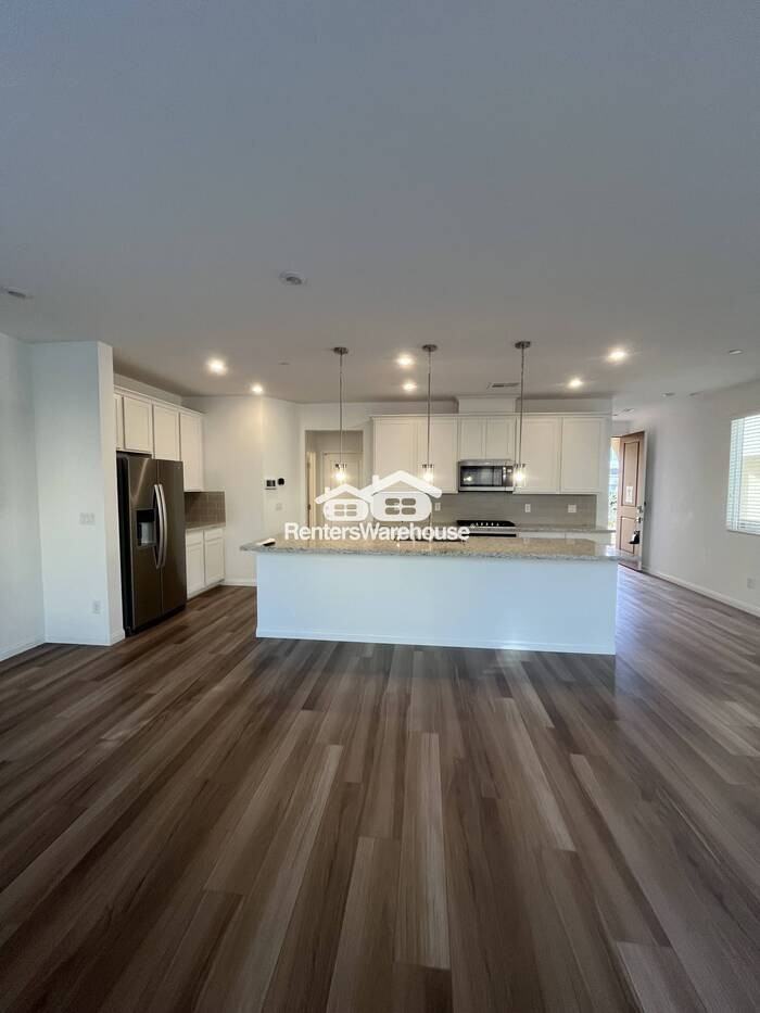 854 Benning St - Photo 4 of 16