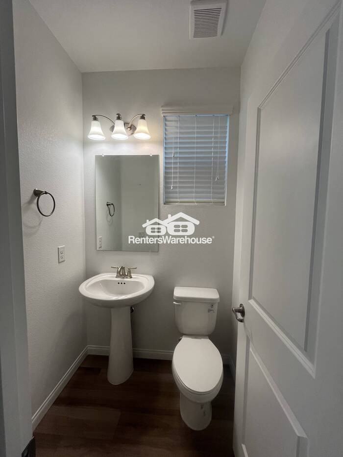 854 Benning St - Photo 5 of 16