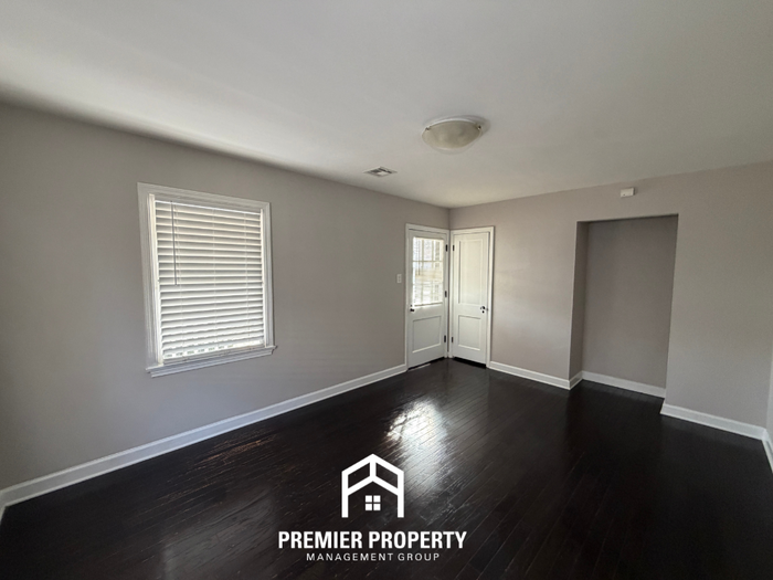 2800 Garden Ln - Photo 3 of 22