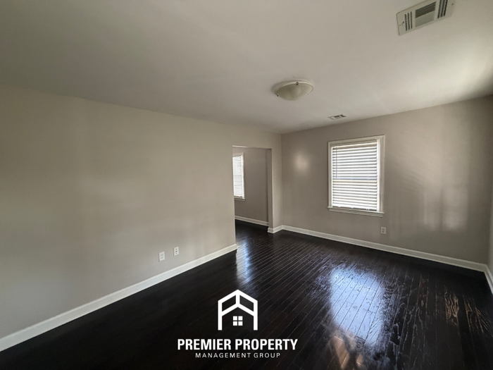 2800 Garden Ln - Photo 4 of 22