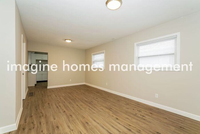 620 E Beecher St - Photo 4 of 15