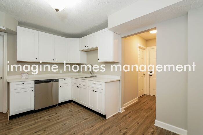 620 E Beecher St - Photo 5 of 15