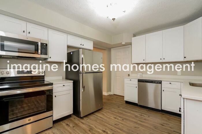 620 E Beecher St - Photo 6 of 15