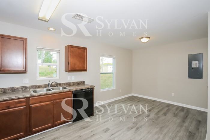 2408 Luxembourg Dr - Photo 7 of 15