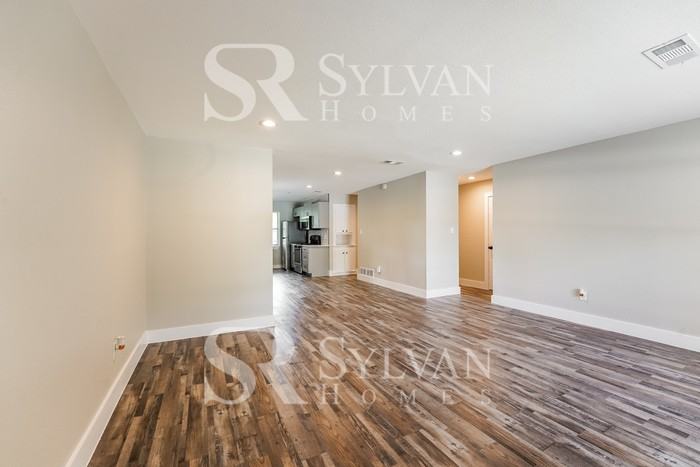 2721 Northview Pl - Photo 3 of 15