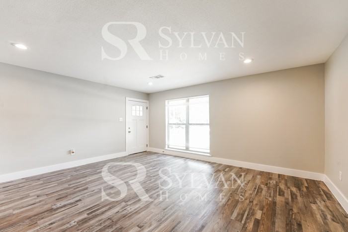 2721 Northview Pl - Photo 4 of 15