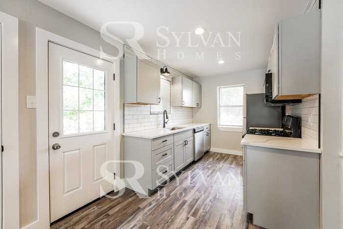 2721 Northview Pl - Photo 6 of 15