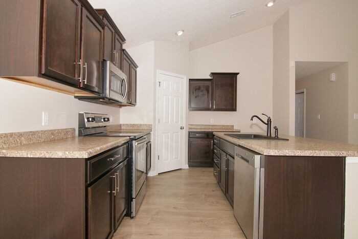 10010 Jenna Ln - Photo 4 of 21