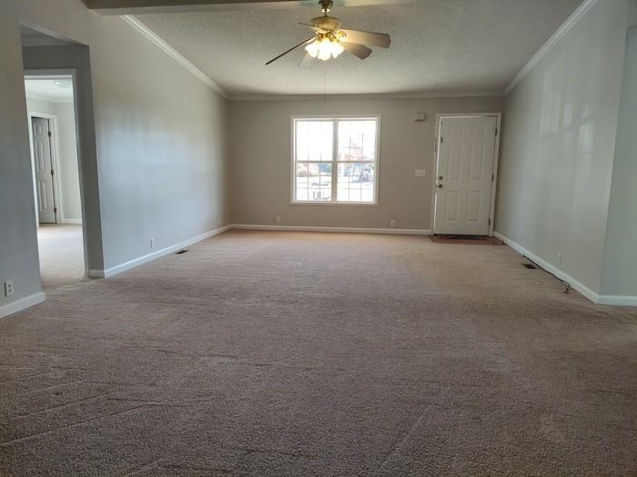 1059 Hugo Dr - Photo 4 of 15