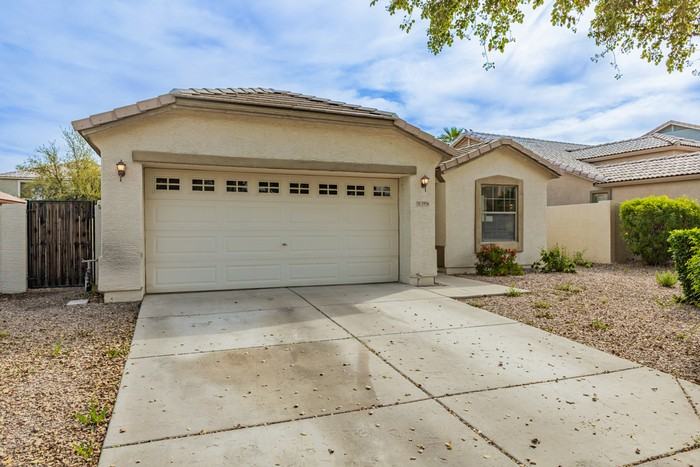 3956 E Maplewood St - Photo 2 of 27