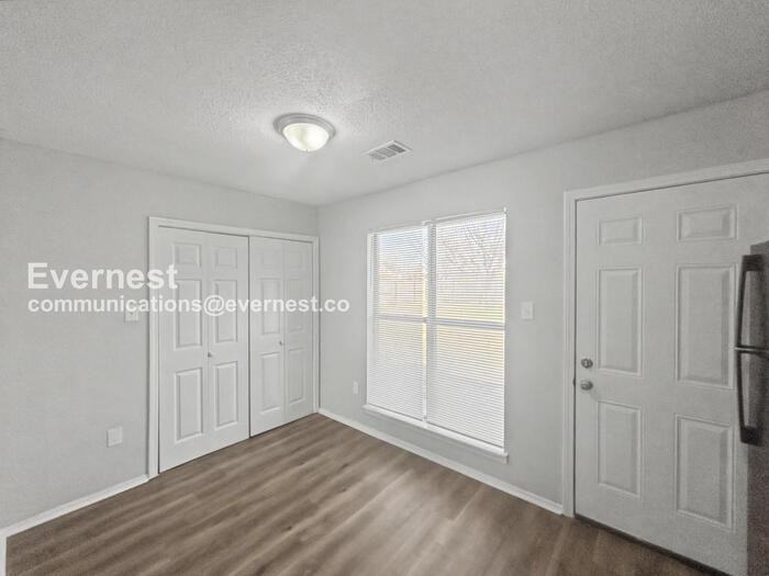 6270 Jamestown Ave - Photo 4 of 25