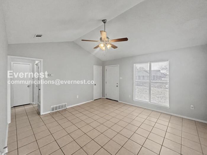 6270 Jamestown Ave - Photo 5 of 25