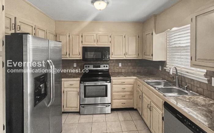 1729 Molly Ln - Photo 2 of 22