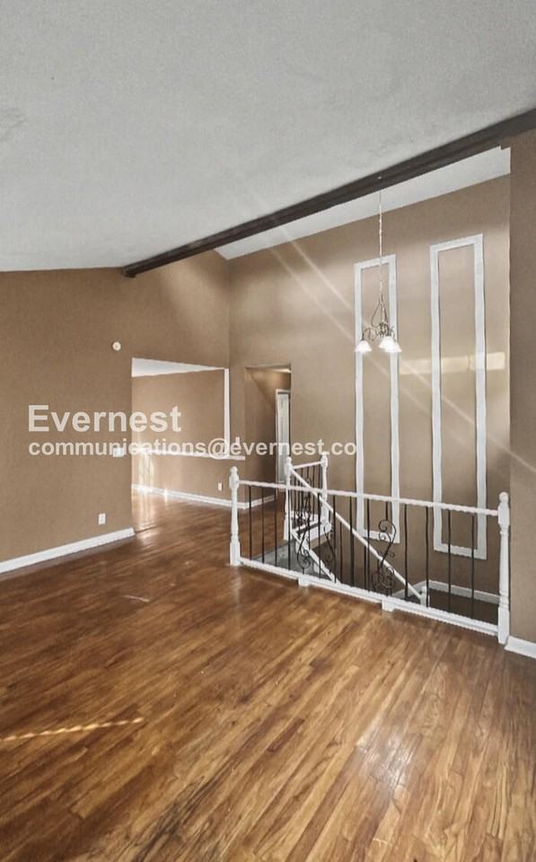 1729 Molly Ln - Photo 4 of 22