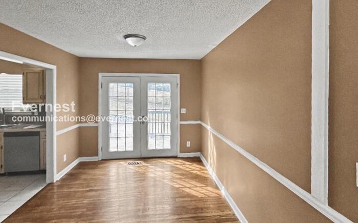 1729 Molly Ln - Photo 5 of 22