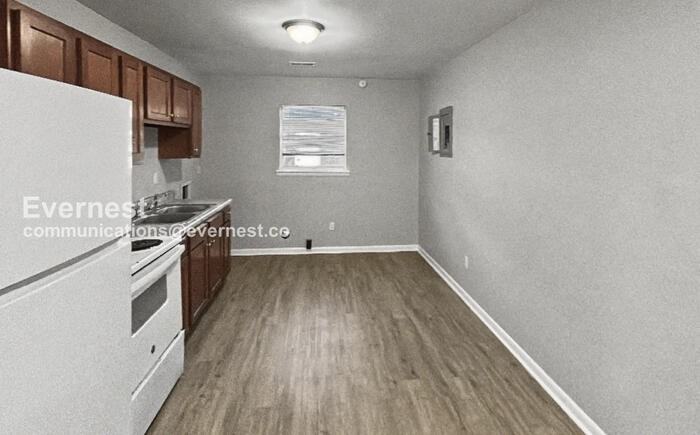 1024 4th Ave W #B - Photo 3 of 15