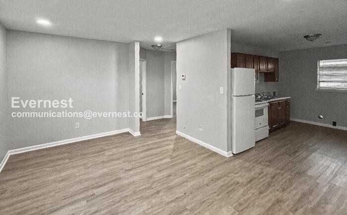 1024 4th Ave W #B - Photo 4 of 15