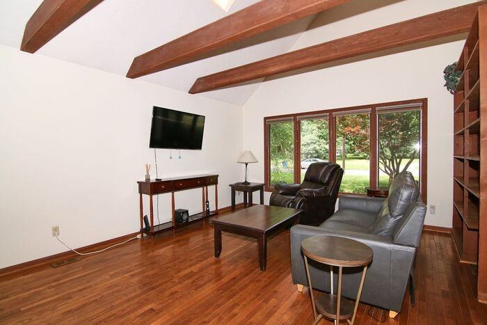 4631 Graceland Ave - Photo 4 of 19