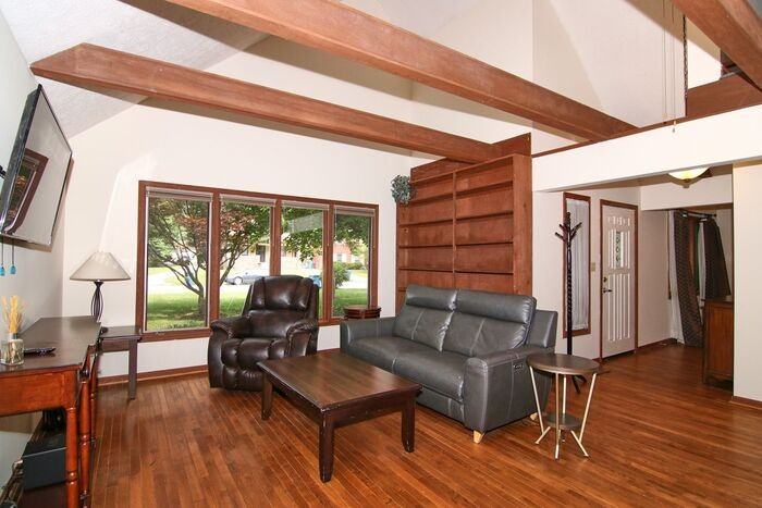 4631 Graceland Ave - Photo 5 of 19