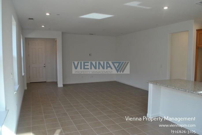 111 Chesapeake Ct - Photo 3 of 22