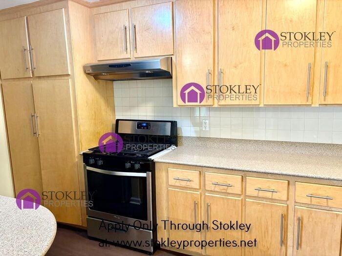 1412 Kinross Ct - Photo 7 of 31