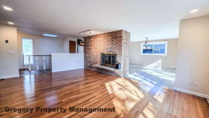 10803 Ne 111th Pl - Photo 5 of 34