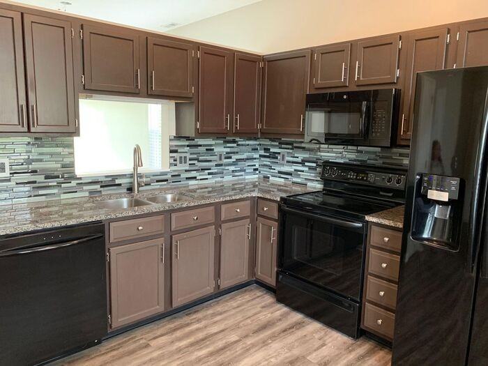 17733 Cedarbrook Dr - Photo 2 of 18