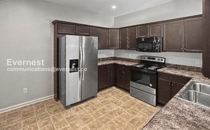 1195 Washington Dr - Photo 2 of 23
