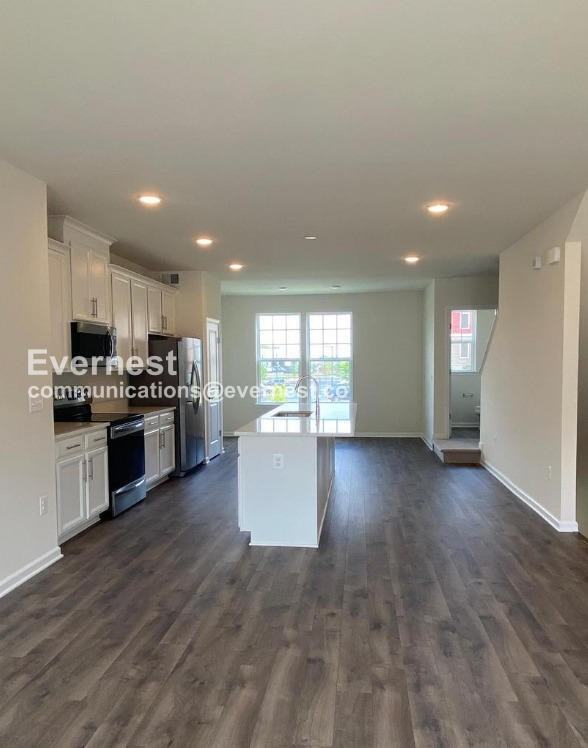 1809 Noyack Ln - Photo 2 of 8