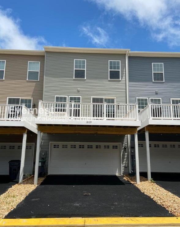 1809 Noyack Ln - Photo 4 of 8